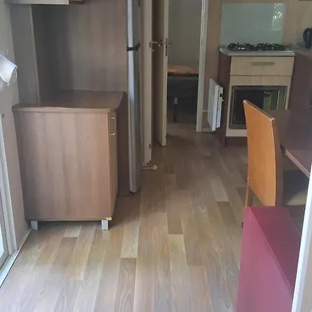 مكان تخييم C10 Tiny House Parc Des Roches